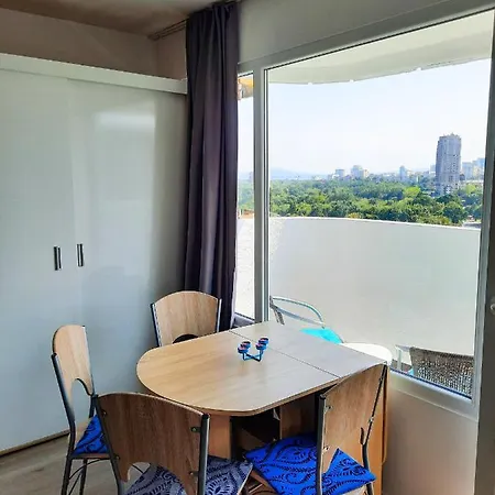 Private Sea View شقة *